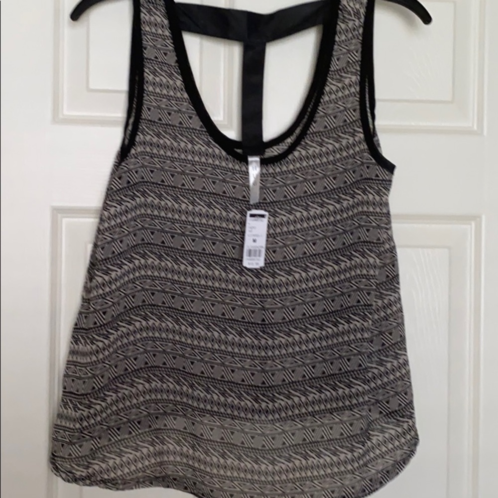 Hug back tee top
